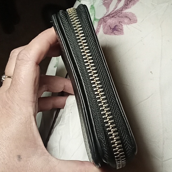 🖤DKNY BLACK ZIPPER AND SNAP WALLET🖤 - Picture 10 of 11